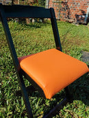 Conjunto Mesa Plegable 70x70 con 4 Sillas Acolchonadas – Naranja